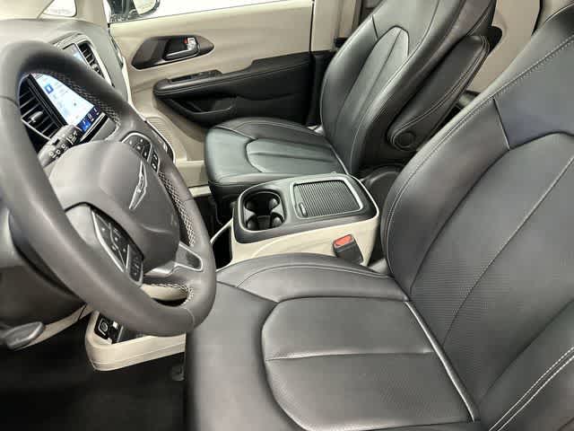 2024 Chrysler Pacifica Touring L Diamond Black Crystal Pearlcoat at Beck & Masten Kia
