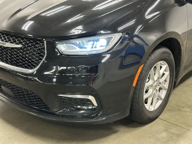 2024 Chrysler Pacifica Touring L Diamond Black Crystal Pearlcoat at Beck & Masten Kia