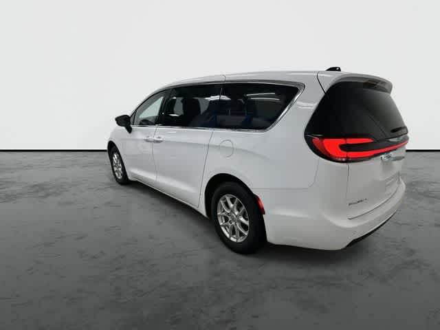 2025 Chrysler Pacifica Select Bright White Clearcoat at Team Honda
