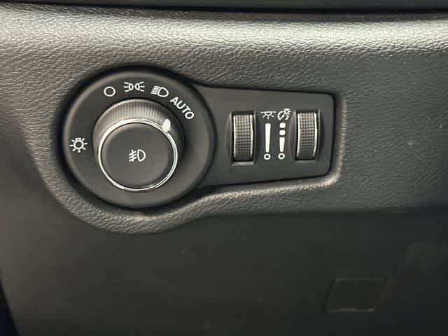 2025 Chrysler Pacifica Select Bright White Clearcoat at Team Honda