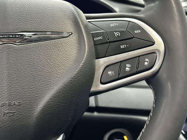 2025 Chrysler Pacifica Select Bright White Clearcoat at Team Honda