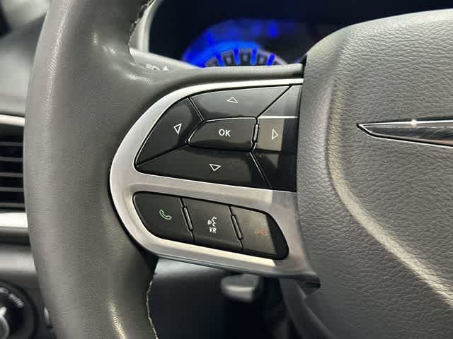 2025 Chrysler Pacifica Select Bright White Clearcoat at Team Honda