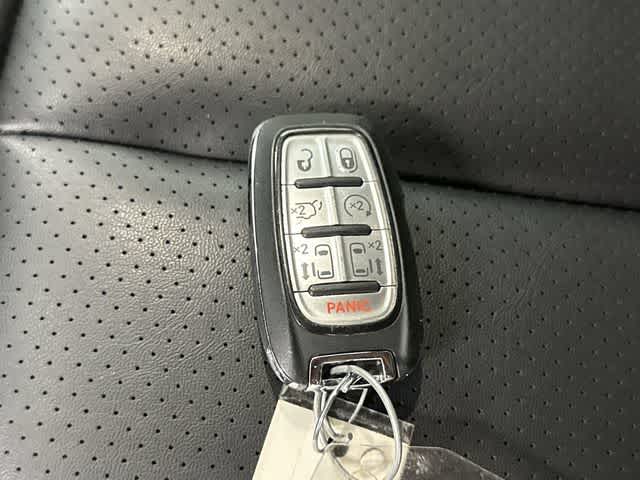 2025 Chrysler Pacifica Select Bright White Clearcoat at Team Honda