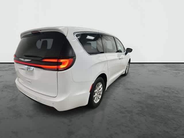 2025 Chrysler Pacifica Select Bright White Clearcoat at Team Honda