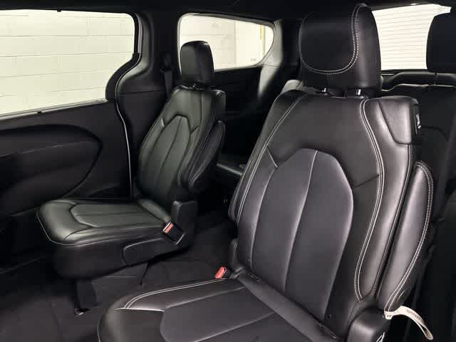 2025 Chrysler Pacifica Select Bright White Clearcoat at Team Honda