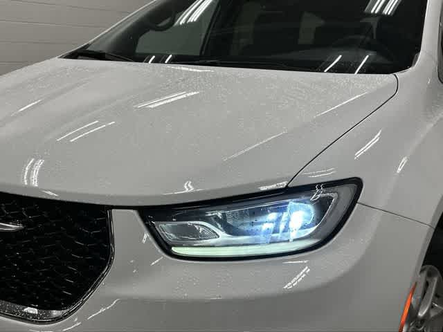 2025 Chrysler Pacifica Select Bright White Clearcoat at Team Honda