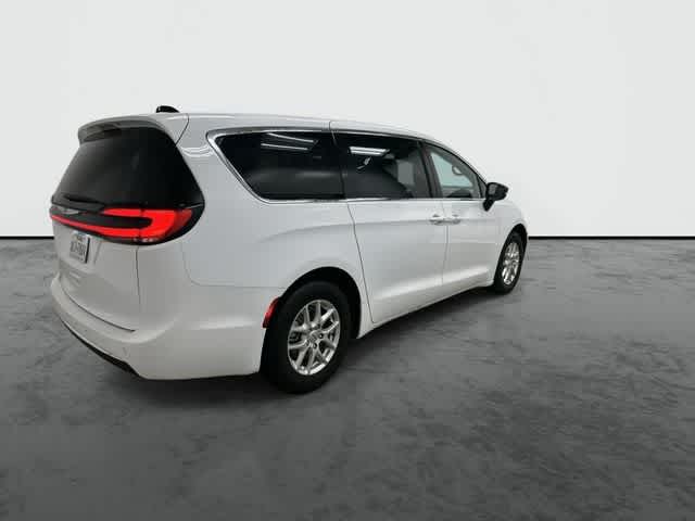 2025 Chrysler Pacifica Select Bright White Clearcoat at Team Honda