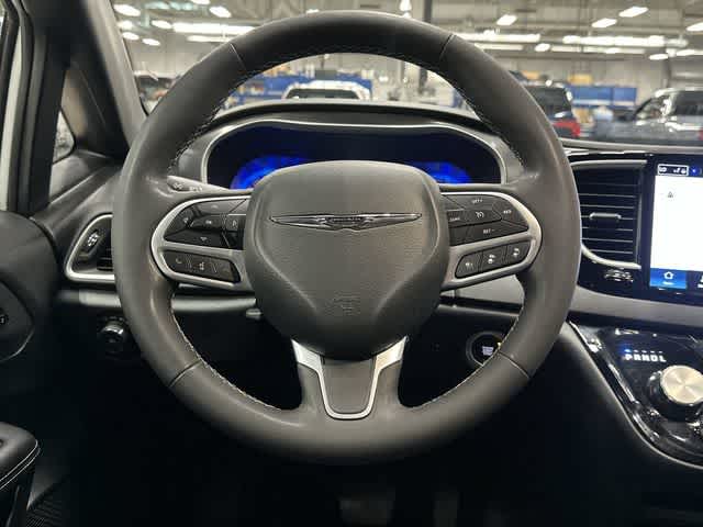2025 Chrysler Pacifica Select Bright White Clearcoat at Team Honda