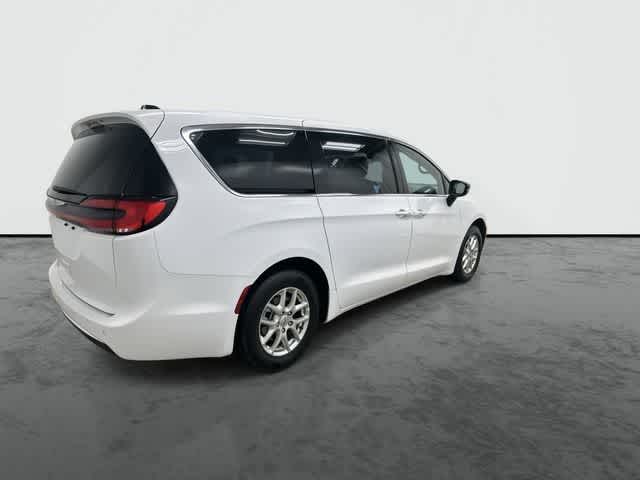 2025 Chrysler Pacifica Select Bright White Clearcoat at Team Honda