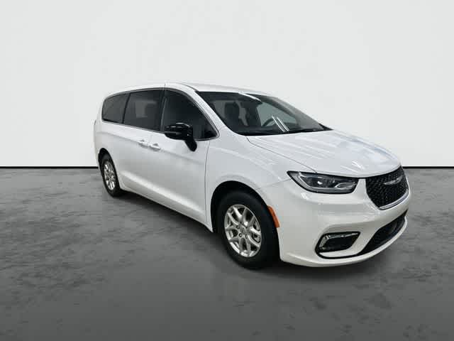 2025 Chrysler Pacifica Select Bright White Clearcoat at Team Honda