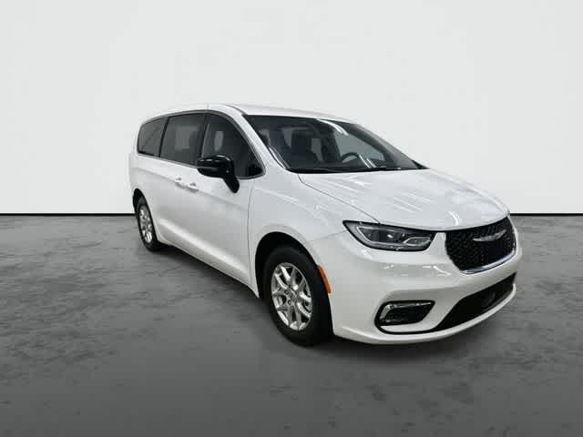 2025 Chrysler Pacifica Select Bright White Clearcoat at Team Honda