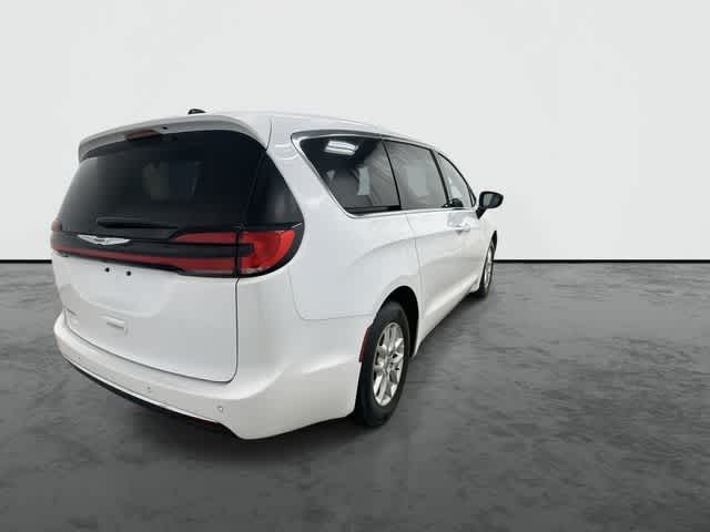 2025 Chrysler Pacifica Select Bright White Clearcoat at Team Honda