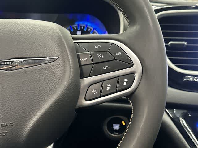 2025 Chrysler Pacifica Select Bright White Clearcoat at Team Honda