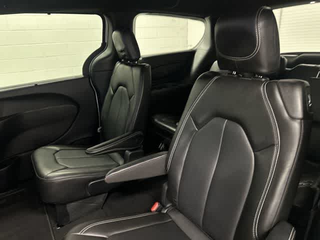 2025 Chrysler Pacifica Select Bright White Clearcoat at Team Honda