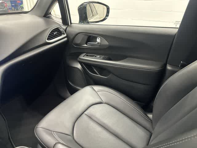 2025 Chrysler Pacifica Select Bright White Clearcoat at Team Honda