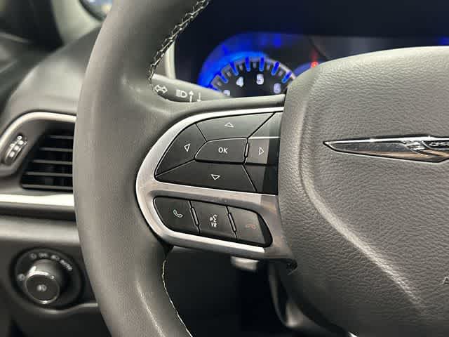 2025 Chrysler Pacifica Select Bright White Clearcoat at Team Honda