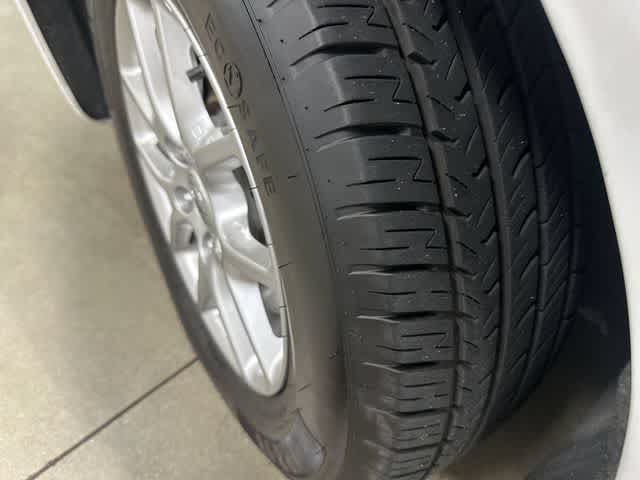 2025 Chrysler Pacifica Select Bright White Clearcoat at Team Honda