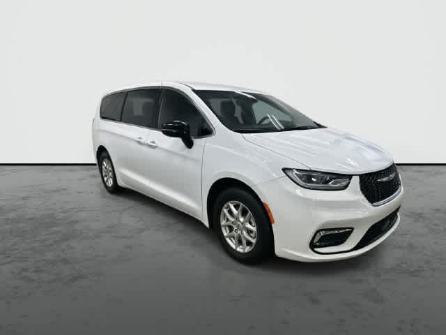 2025 Chrysler Pacifica photo 5 of 32