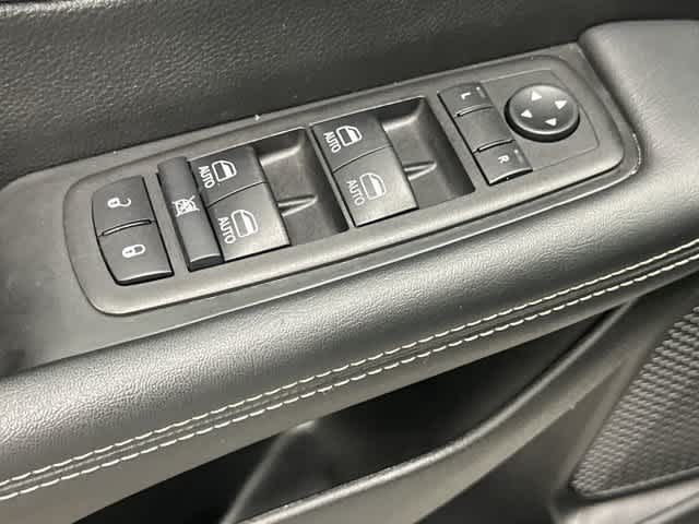 2025 Chrysler Pacifica photo 20 of 32