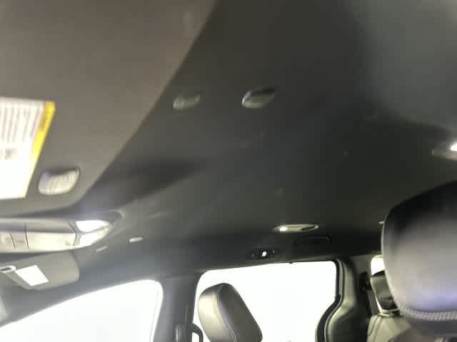 2025 Chrysler Pacifica photo 27 of 32
