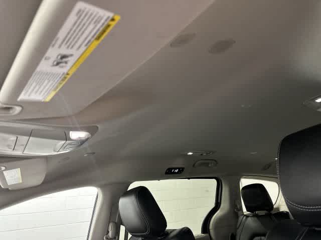 2024 Chrysler Pacifica photo 27 of 32