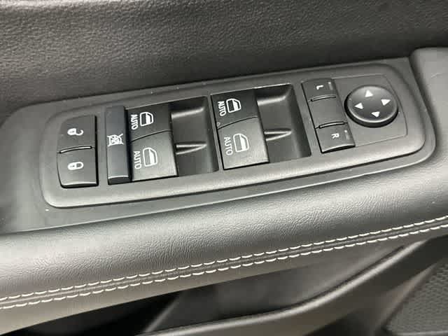 2026 Chrysler Pacifica Select Diamond Black Crystal Pearlcoat at Honda of Clear Lake