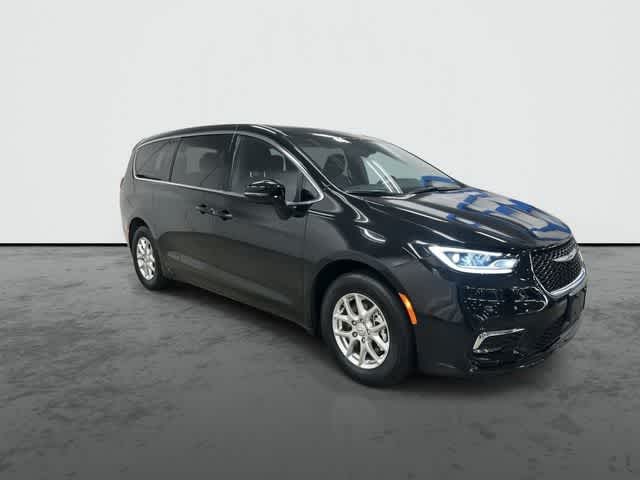 2026 Chrysler Pacifica Select Diamond Black Crystal Pearlcoat at Honda of Clear Lake