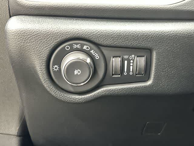 2026 Chrysler Pacifica Select Diamond Black Crystal Pearlcoat at Honda of Clear Lake