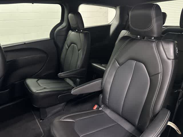 2026 Chrysler Pacifica Select Diamond Black Crystal Pearlcoat at Honda of Clear Lake