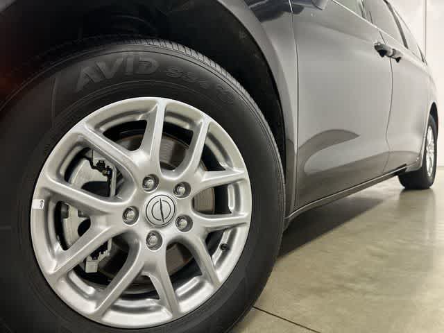2026 Chrysler Pacifica Select Diamond Black Crystal Pearlcoat at Honda of Clear Lake