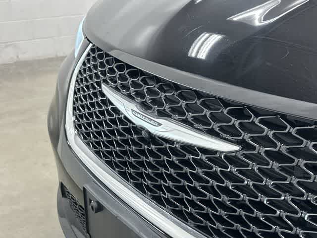2026 Chrysler Pacifica Select Diamond Black Crystal Pearlcoat at Honda of Clear Lake