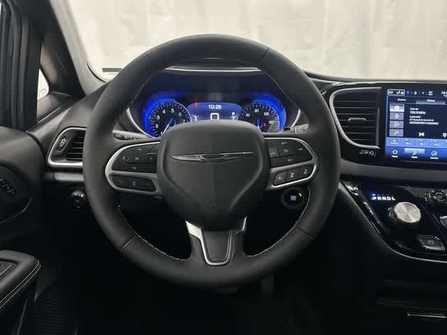 2026 Chrysler Pacifica Select Diamond Black Crystal Pearlcoat at Honda of Clear Lake