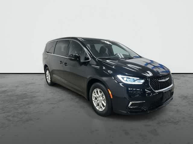2026 Chrysler Pacifica Select Diamond Black Crystal Pearlcoat at Honda of Clear Lake