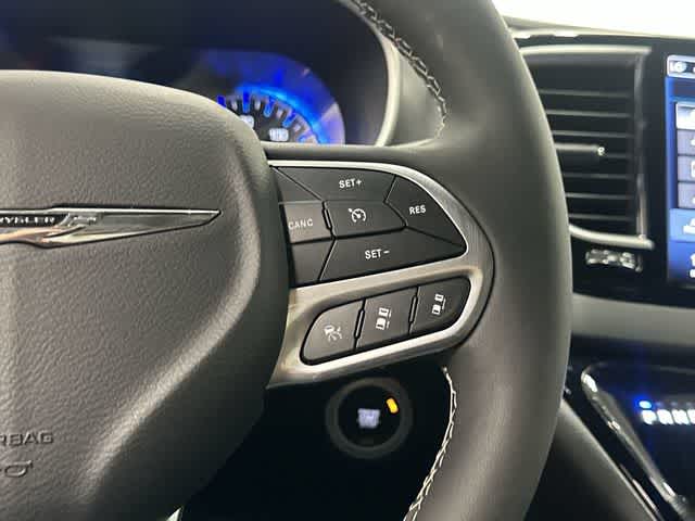 2026 Chrysler Pacifica Select Diamond Black Crystal Pearlcoat at Honda of Clear Lake
