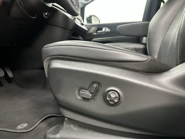 2026 Chrysler Pacifica Select Diamond Black Crystal Pearlcoat at Honda of Clear Lake
