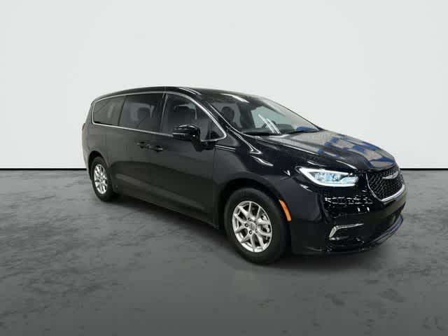 2025 Chrysler Pacifica Select Diamond Black Crystal Pearlcoat at Lexus Southwest Houston