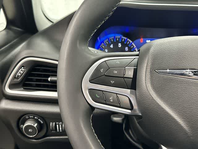 2025 Chrysler Pacifica Select Diamond Black Crystal Pearlcoat at Lexus Southwest Houston
