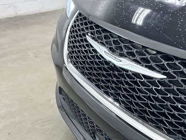 2025 Chrysler Pacifica Select Diamond Black Crystal Pearlcoat at Lexus Southwest Houston