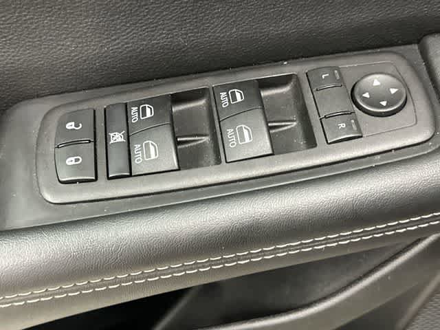 2025 Chrysler Pacifica Select Diamond Black Crystal Pearlcoat at Lexus Southwest Houston