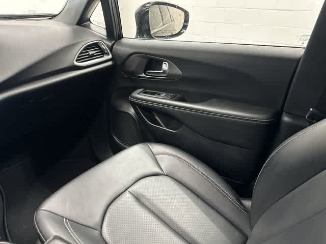 2025 Chrysler Pacifica Select Diamond Black Crystal Pearlcoat at Lexus Southwest Houston