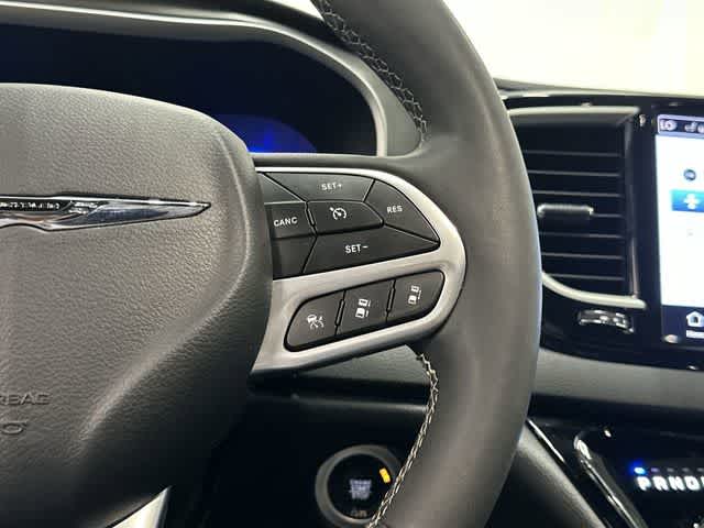 2025 Chrysler Pacifica Select Diamond Black Crystal Pearlcoat at Lexus Southwest Houston