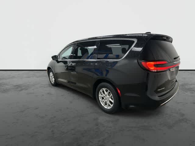 2025 Chrysler Pacifica Select Diamond Black Crystal Pearlcoat at Team Honda