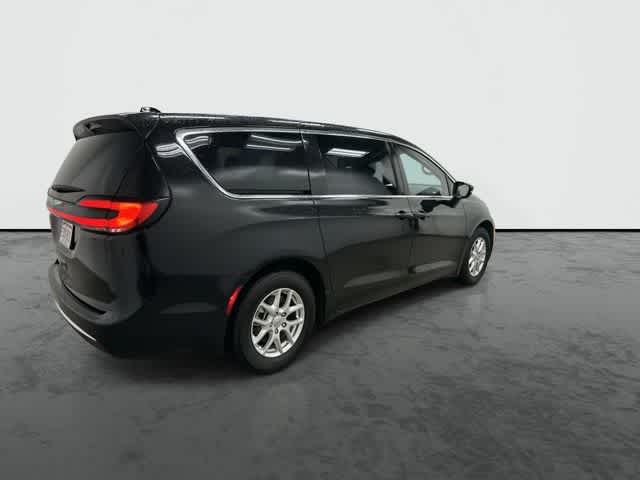 2025 Chrysler Pacifica Select Diamond Black Crystal Pearlcoat at Team Honda