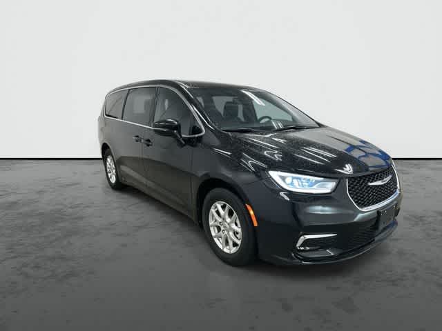 2025 Chrysler Pacifica Select Diamond Black Crystal Pearlcoat at Team Honda
