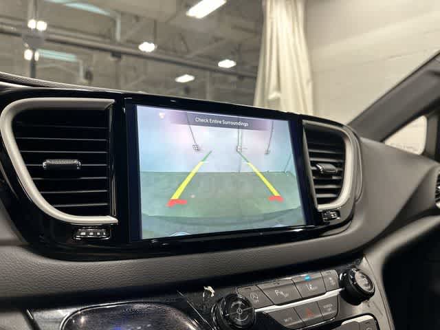 2025 Chrysler Pacifica Select Diamond Black Crystal Pearlcoat at Team Honda