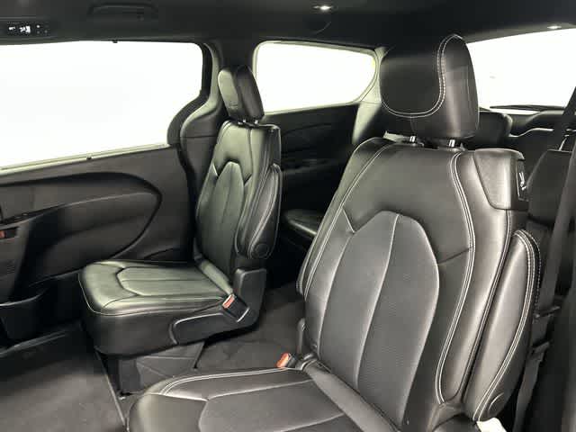 2025 Chrysler Pacifica Select Diamond Black Crystal Pearlcoat at Team Honda