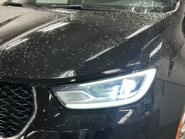 2025 Chrysler Pacifica Select Diamond Black Crystal Pearlcoat at Team Honda
