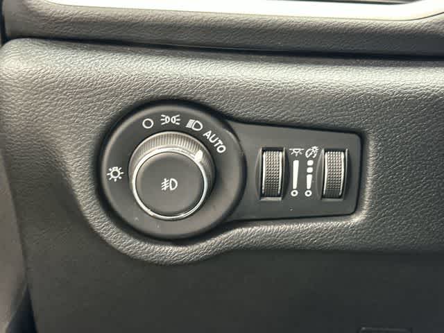 2025 Chrysler Pacifica Select Diamond Black Crystal Pearlcoat at Team Honda