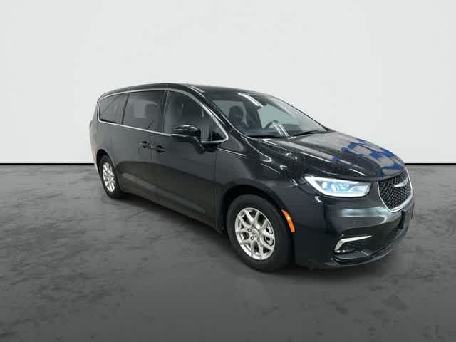 2025 Chrysler Pacifica Select Diamond Black Crystal Pearlcoat at Team Honda