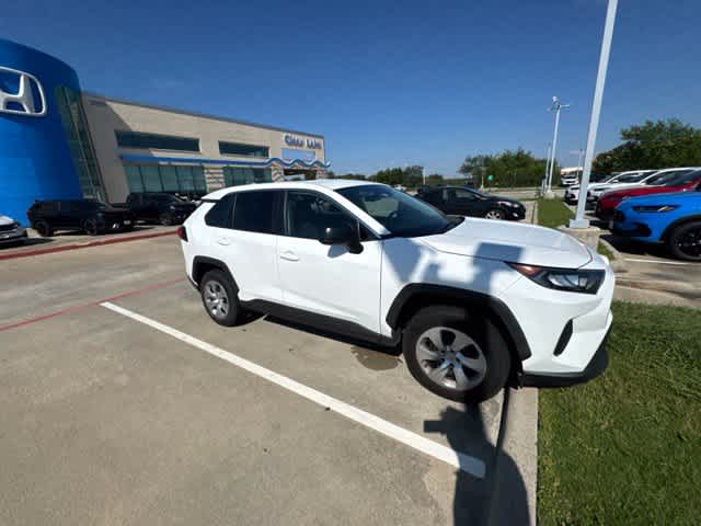 2022 Toyota RAV4 photo 4 of 11